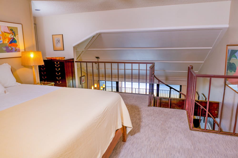 Kihei Condo | Ma'alaea Surf Unit D10 1BR Townhouse Beachfront Condo, Wifi, AC, Kitchen
