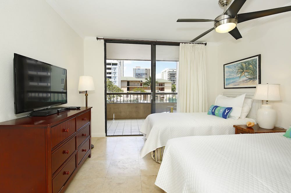 Waikiki Condo | Beautiful 2-bedroom condo, sleeps 6, washer/dryer and one free parking!