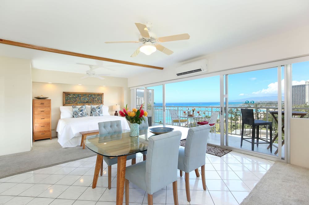 Waikiki Condo | Million-Dollar Ocean Views! Steps from Beach! Full Kitchen