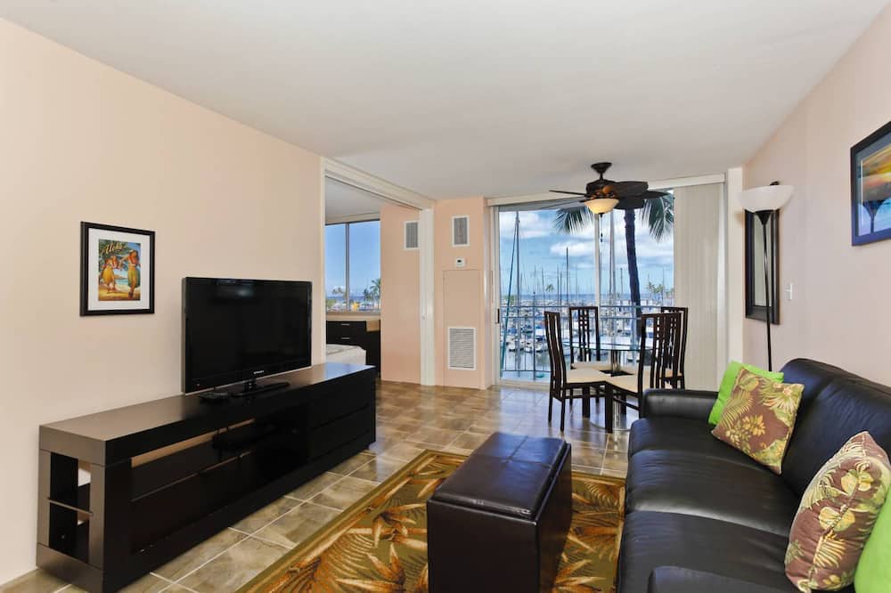 Waikiki Condo | Waikiki Marina-Front Condo! Ocean & Fireworks View, Central AC, Full Kitchen!