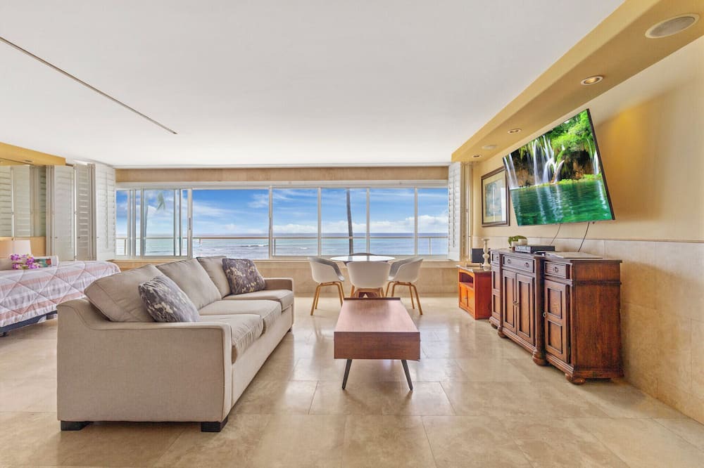 Diamond Head - Kapahulu - St. Louis Condo | Beautiful corner unit on the Gold Coast!
