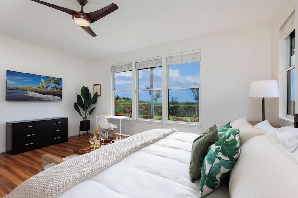 Kailua-Kona House | 5 ★ Nakukui Hale: Waterfall Pool, Spa, Gazebo & Ocean Views, Gated Kona Retreat