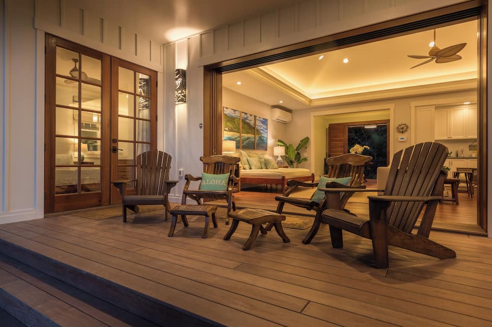 Mokuleia House | Designer Two Bedroom | Directly Beachfront | AC | Gourmet Kitchen | Private