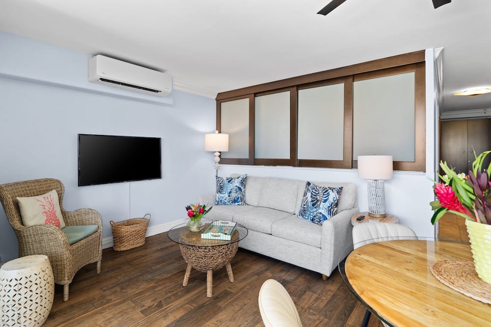 Waikiki Condo | Amazing Partial Ocean View, Quick Walk to Beach/Dining/Shopping, FREE Parking