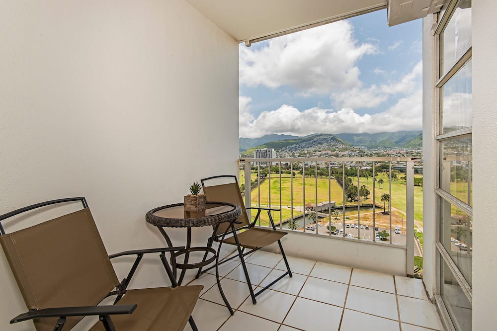Waikiki Condo | Lucious Green Golf Course-MT Views at Canal House w/Washer-Dryer & Parking