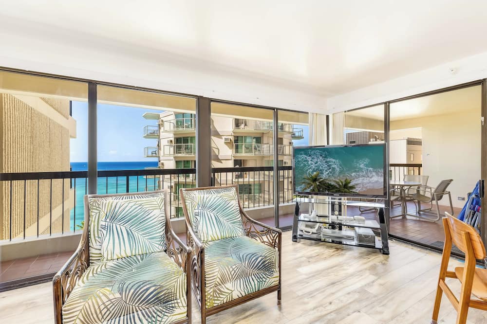 Waikiki Condo | Ocean View Paradise Escape at Waikiki Beach Tower Near Shops & Restaurants