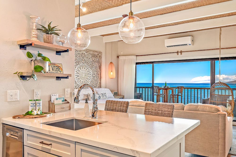 Kahana Condo | On Top of Water View-5 Stars-Pohailani 303