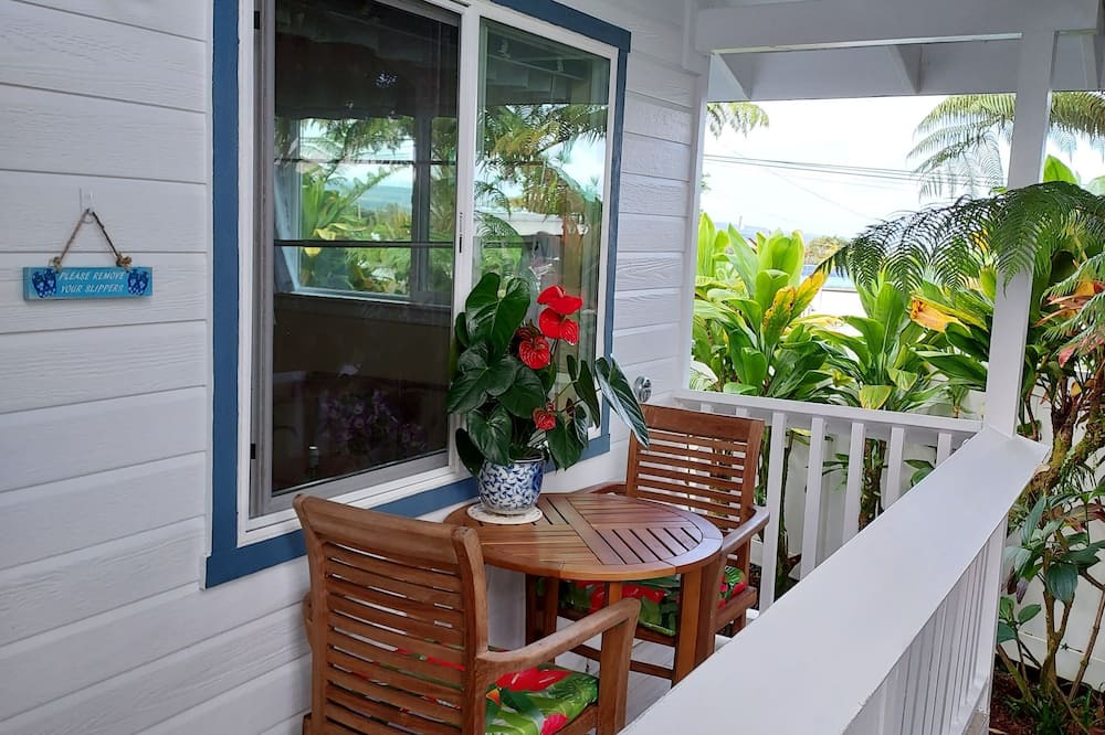 Hilo Cottage | HAWAII Hilo Town~Private GATED Botanical GARDEN COTTAGE w Koi Pond