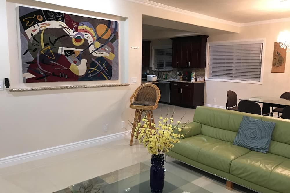 Makakilo City House | Executive Luxury Luxury Home in the Safe Gated Community