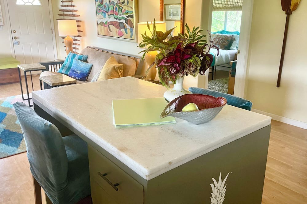 Naalehu Apartment | Halawai Haven, a Stylish Peaceful Retreat by Green Sands Beach