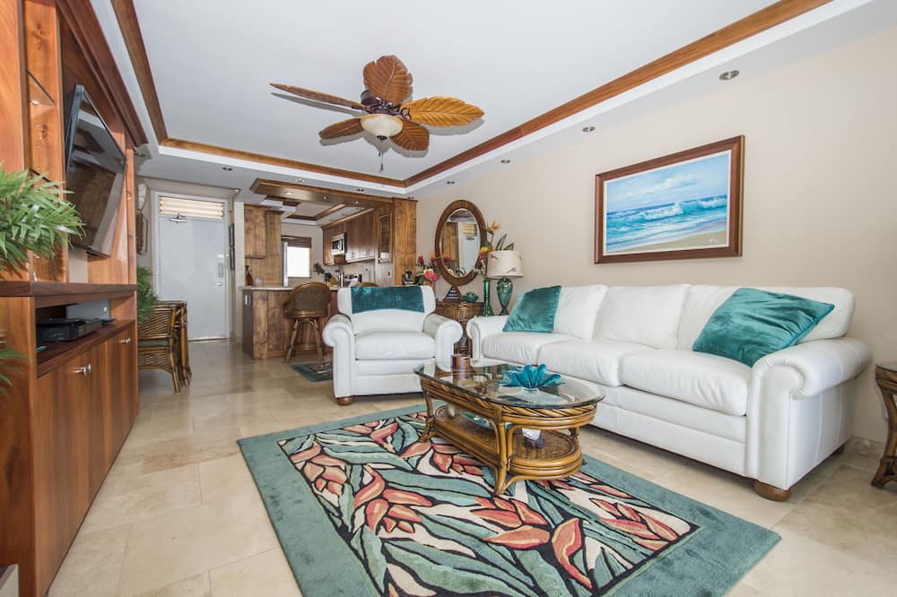 Kihei Condo | Stunning! Fully Air-Conditioned Penthouse Level Ocean Front 1 Bedroom - #609