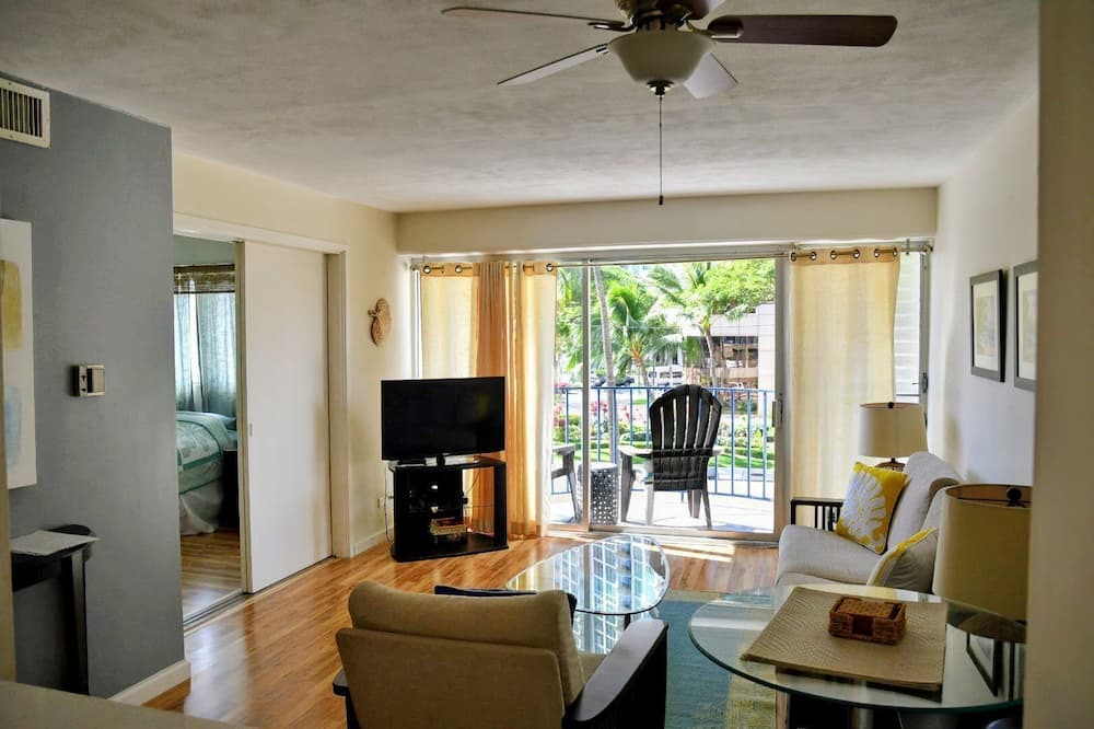 Waikiki Apartment | Royal Aloha 2 Bedroom Vacation Rental - Sleeps 4. FREE PARKING!