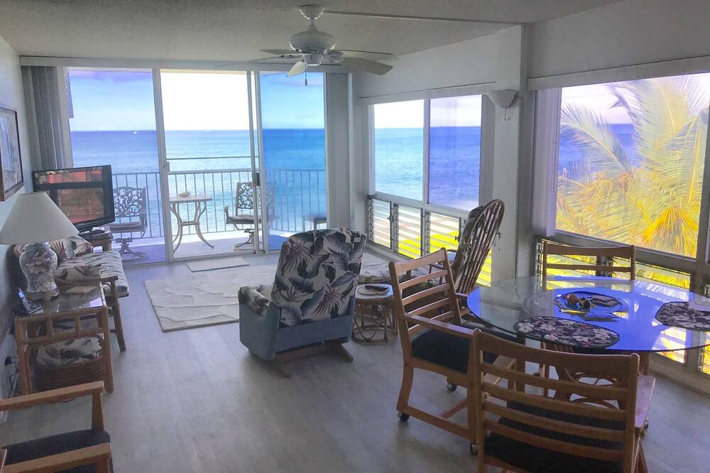 Maili Condo | Oceanfront Penthouse on Maili Beach
