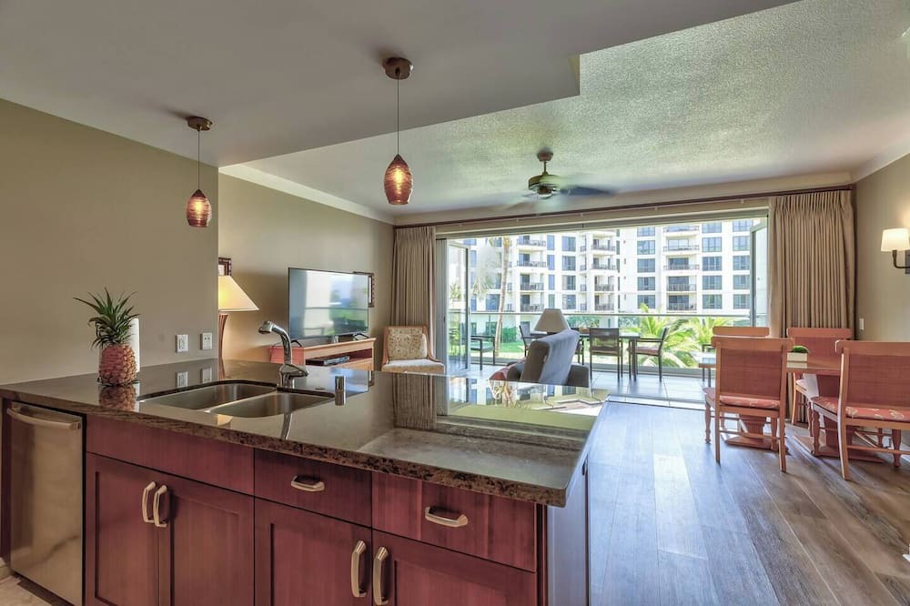 Honokowai Condo | KLVR presents*Honua Kai* H208*2nd floor*QUIET area