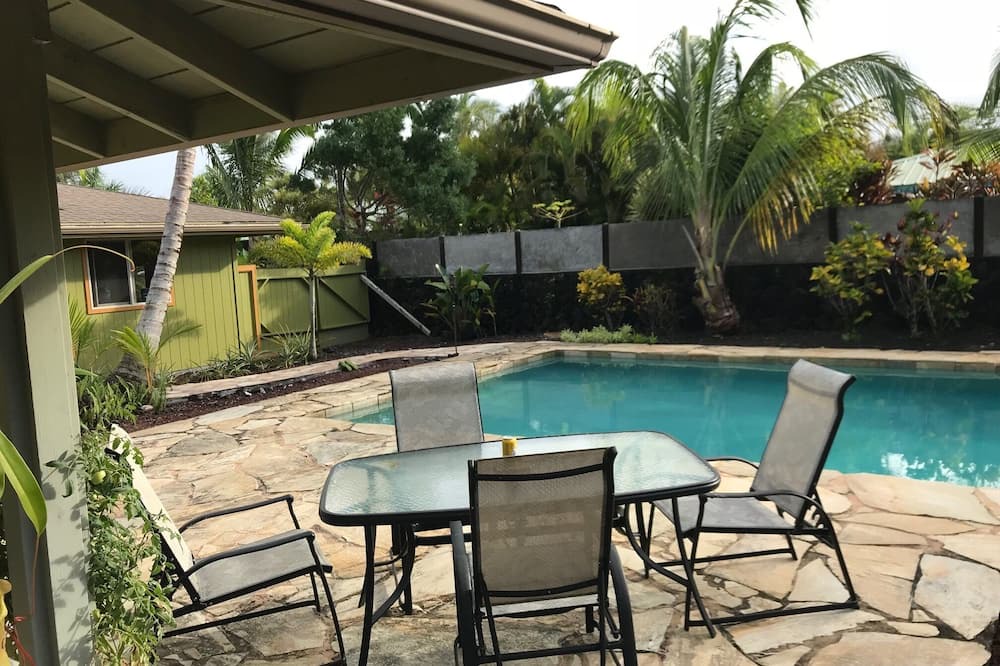 Keaau House | Swimming Pool, Observation Deck, and Palm Trees