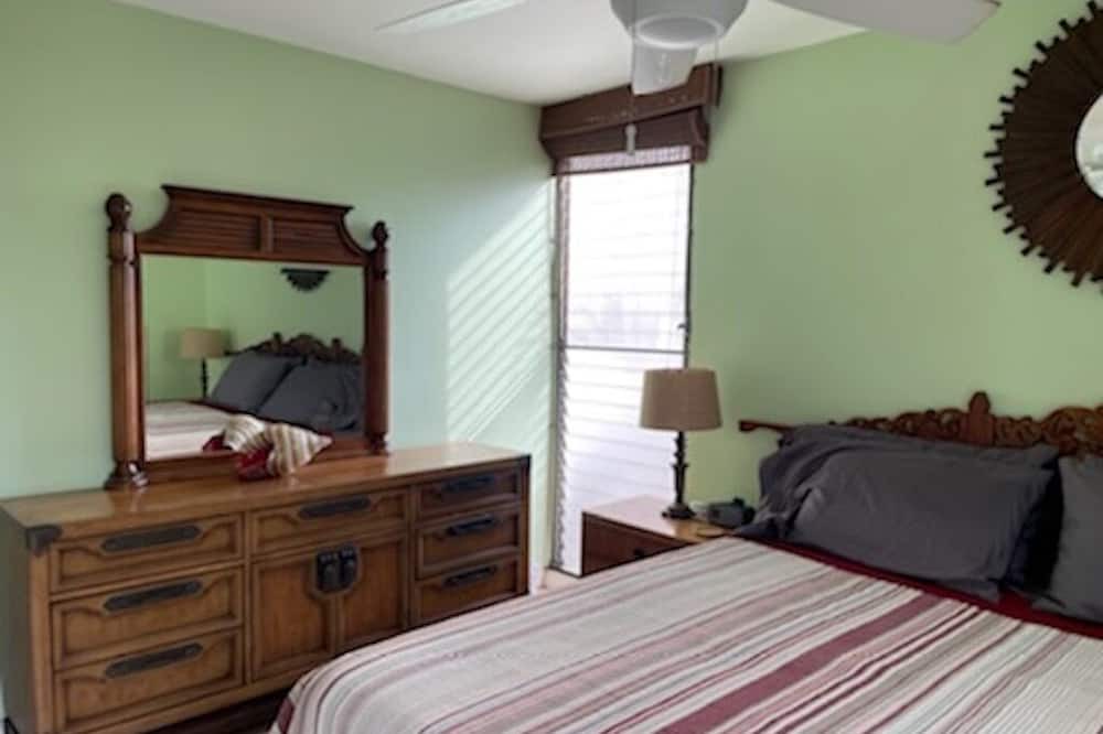 Kihei Condo | Leinaala #300 spectacular ocean sunset view!