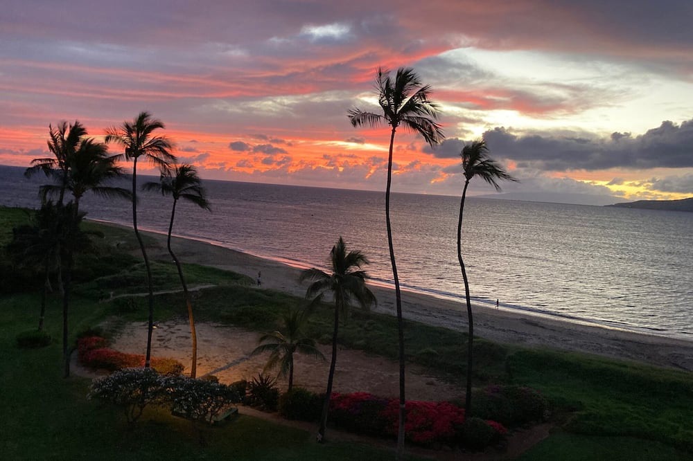 Kihei Condo | Weekly and Monthly Discounts/Koa Lagoon Direct Oceanfront Top Floor Unit 603