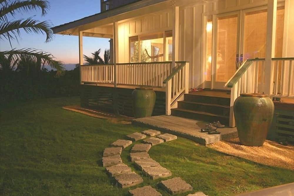 Kekaha House | Elegant Malibu Style Beach House on Kauai's Sunny West Side - TVNCU #5162