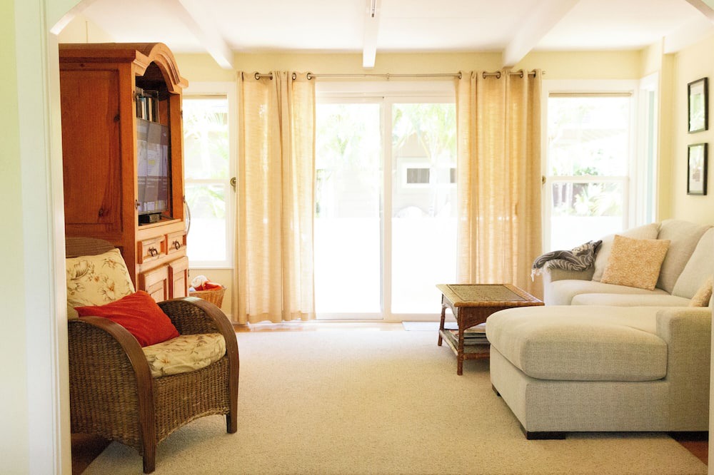 Kuau House | Boutique aloha charm plantation home on Maui's North Shore by Mama's Restaurant