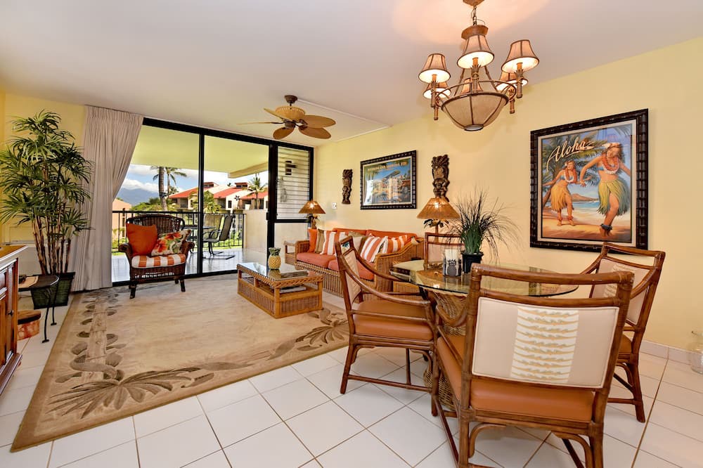 Kihei Condo | Innercourt- 6-301 Ocean views- large lanai & very private third floor end