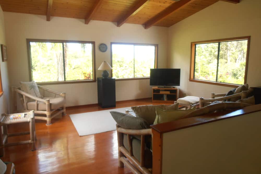 Pahoa House | OCEAN View large home close to BEACH on 3 private landscape acres.