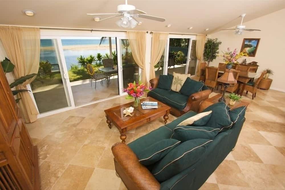 Wainiha House | Oceanfront Views * 3 Bedrooms With Baths * All Remodeled * Fabulous Beaches !