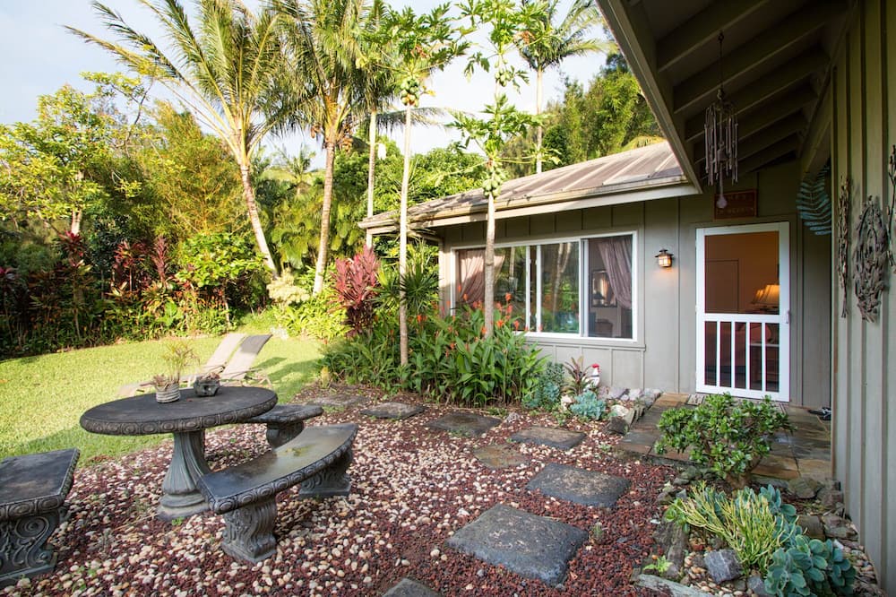 Hawi House | Amazing VIEWS, Spacious, Farmstead Living, Hosts with Aloha