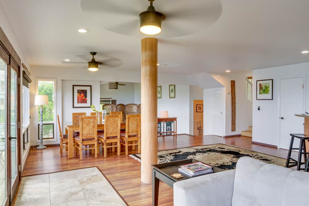 Hilo House | Hilo Home w/Private Deck + Stunning Ocean Views!