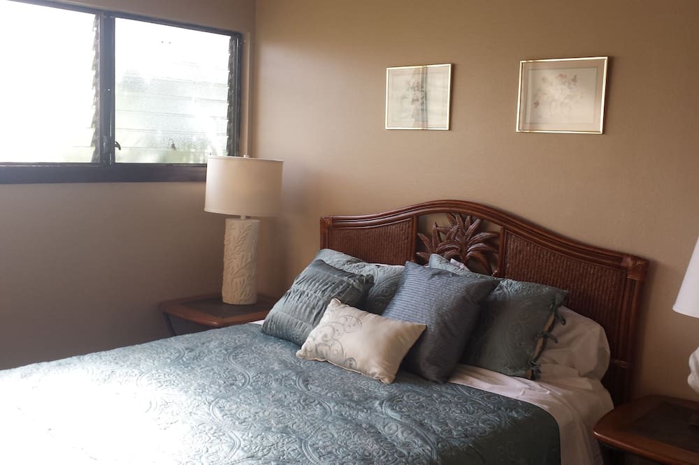 Kaunakakai Condo | PRIVATE SETTING AT MOLOKAI SHORES!