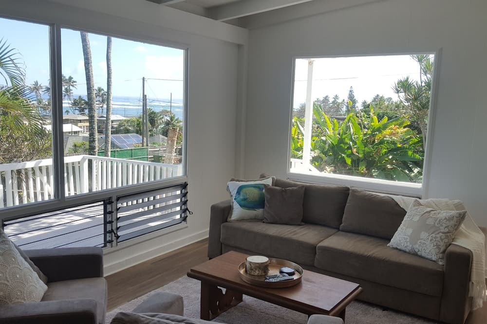 Ka'a'awa House | Recently Update Home!Quiet Beach Community! Come to the Country & Escape Crowds!