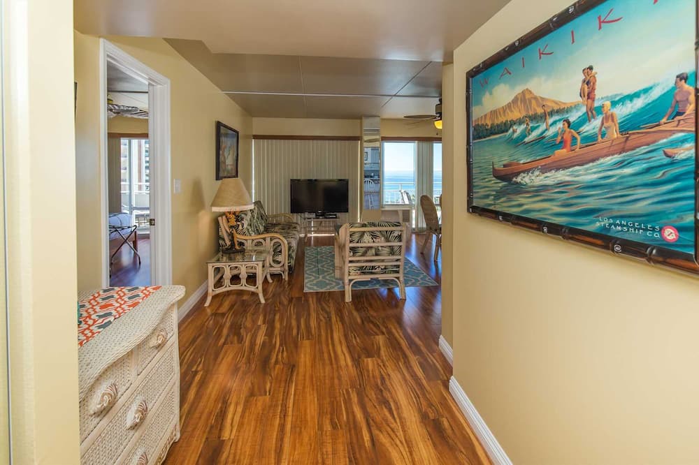 Waikiki Condo | Ilikai 1418 2 Bed Room Luxury Remodel Ocean/Lagoon Views