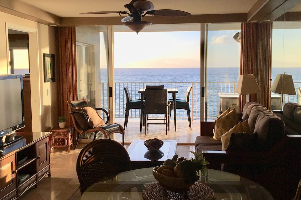 Kihei Condo | Ocean Front Renovated 2 BR/BA Luxury Condo w/A/C . 2nd Floor Unobstructed View