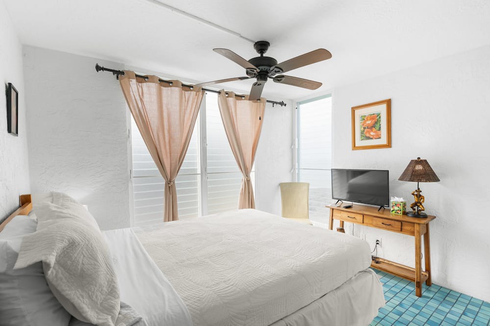 Kailua-Kona Condo | 🌴Absolute oceanfront getaway. Nicely upgraded and well equipped🌴