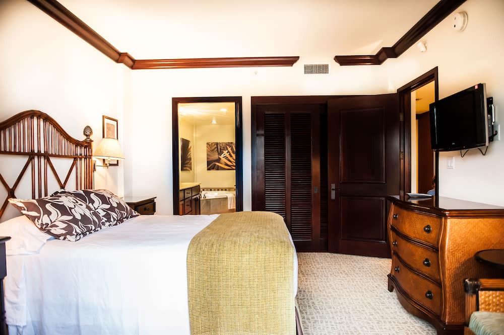Wailua Condo | Luxury Ocean Front Property! Ocean& pool view. B204