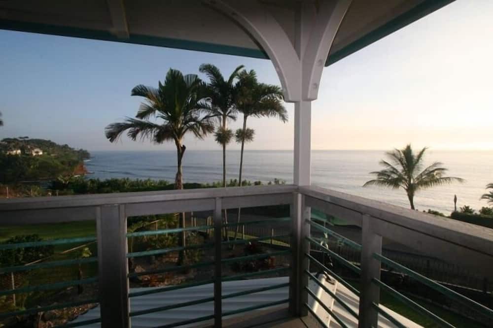 Hilo Apartment | Honolii Black Sand Beach Vacation Rental