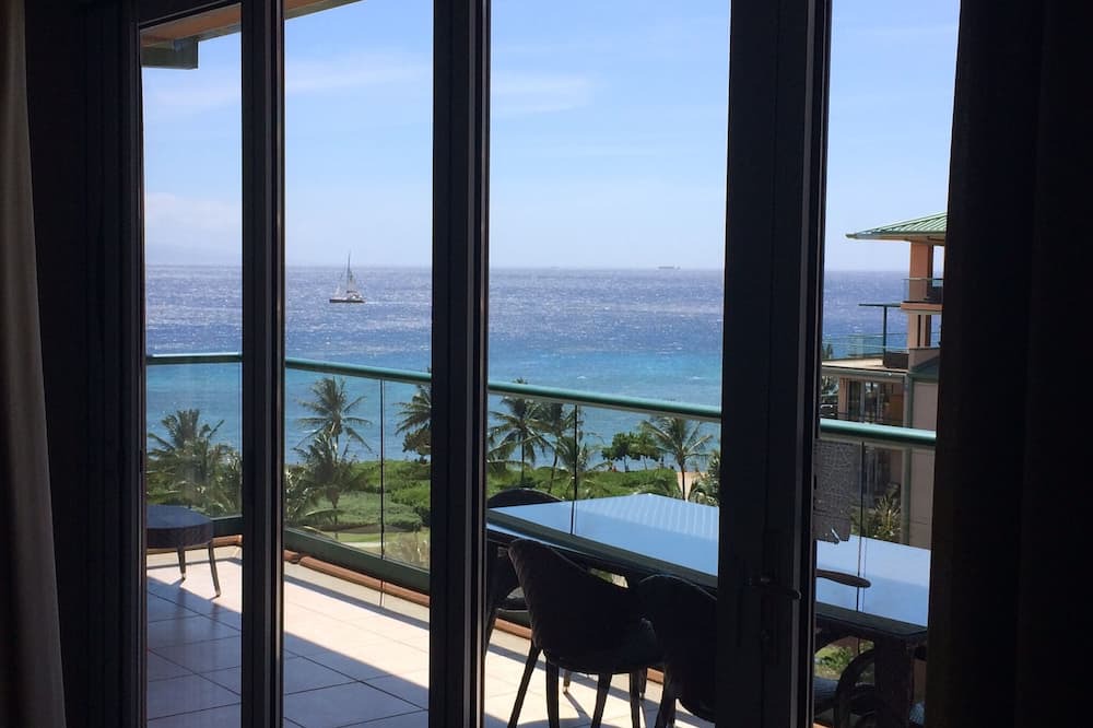 Honokowai Condo | KONEA 707-Top Floor Inner Courtyard 2 Bed/2 Bath Ocean View Condo!Great Rates!