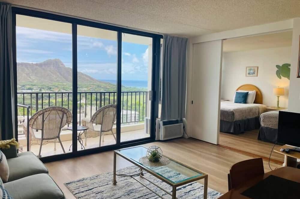 Waikiki Condo | Ocean View Upgraded Waikiki Banyan