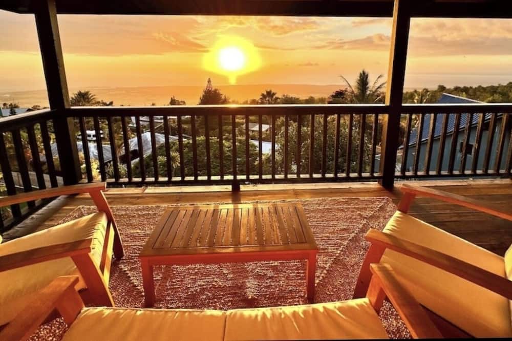 Kalaoa House | Stunning Ocean Views + Designer Designed Kona Home