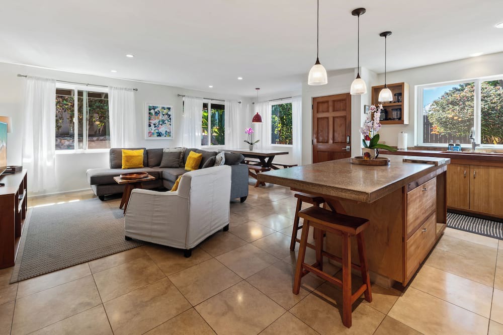 Paia House | Paia Family Cottage - Walk to everything in Paia Town