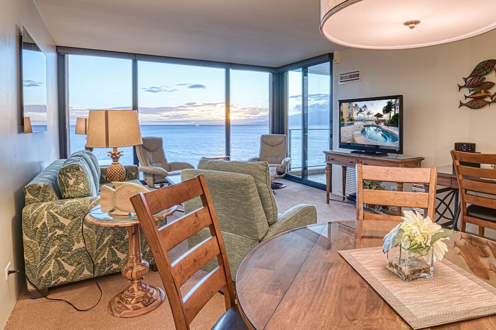 Honokowai Condo | 100% Oceanfront & Unobstructed View -The Mahana 8th floor, 1BR/2BATHROOMS!