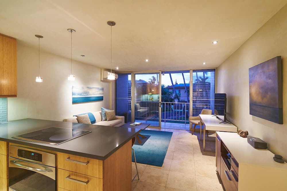 Kuau Condo | Maui Modern North Shore Beach Condo - Walk to Mamas Fish House! AC, Fast WiFi