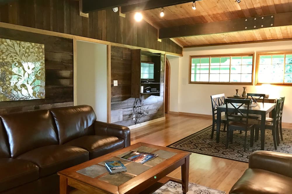 Glenwood House | 10 Acre Private Bamboo Retreat Located Just Minutes From Volcano National Park