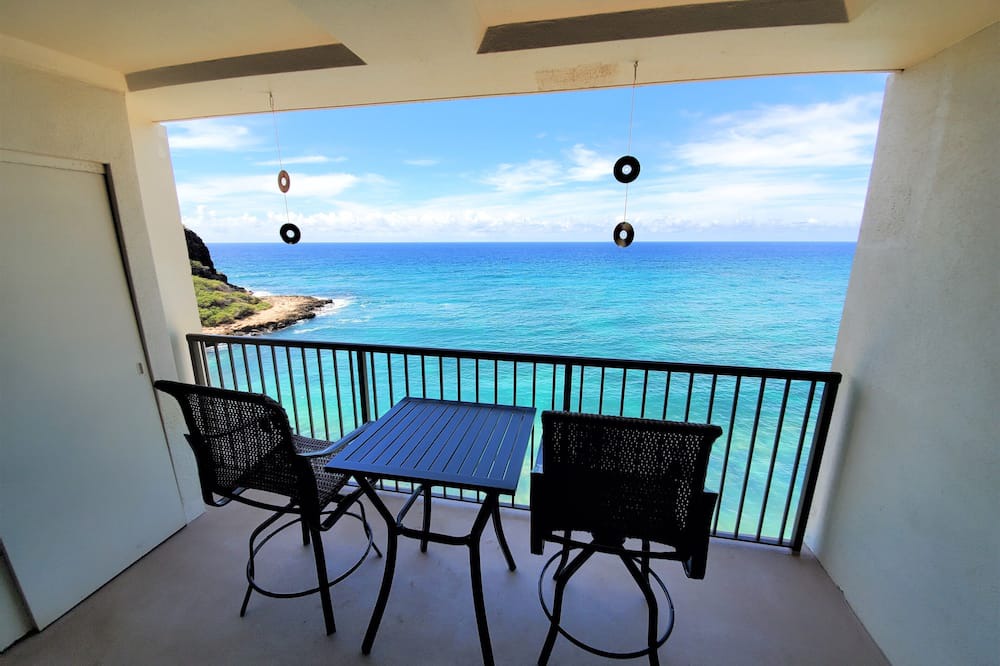 Makaha Condo | Permitted Hawaiian Princess - High floor, amazing view, ocean, turtles, sunsets