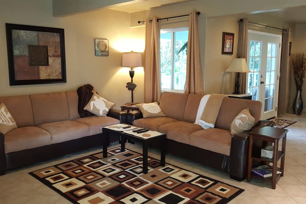 Keaau House | Big Island "Whole House 5BR/2BA" Retreat For Work & Play! Sleeps 16