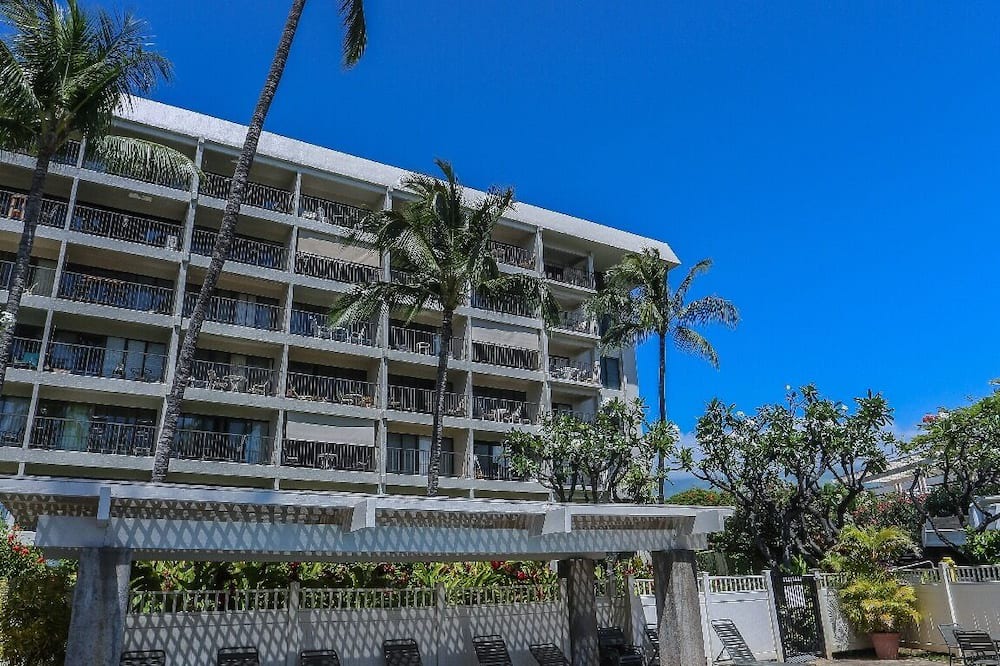 Kihei Condo | Where Aloha Lives Kihei Remodeled Condo Lanai AC Steps to Kamaole Beach
