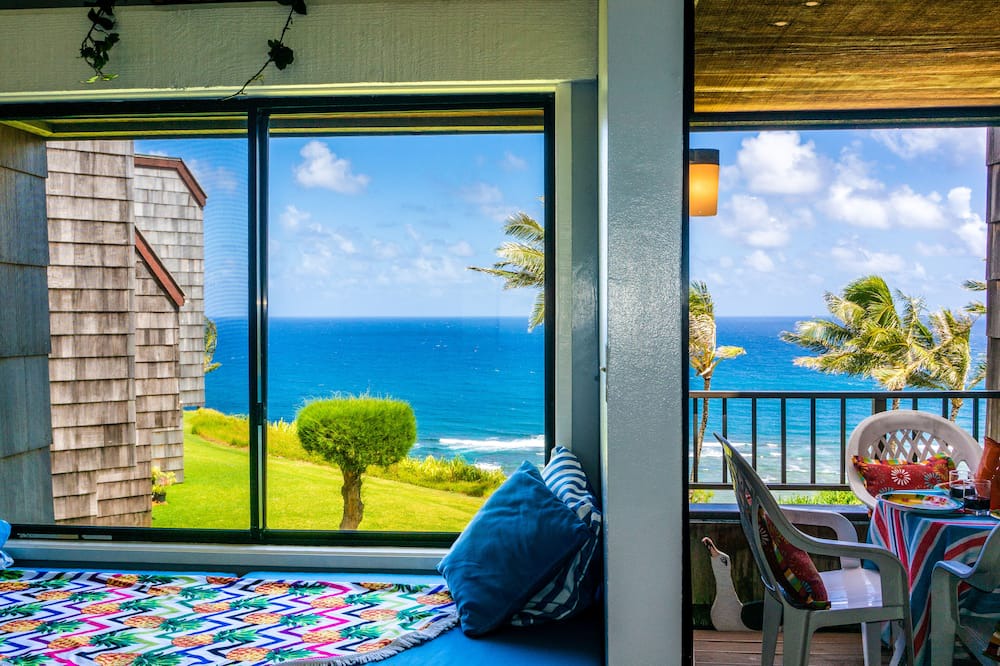 Princeville Condo | Top floor with oceanfront views, beach gear, private lanai, pool