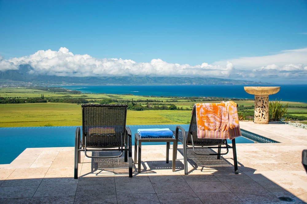 Pauwela House | Escape from Reality.180 Degree View, Pool, Hot-Tub, Privacy. Permitted
