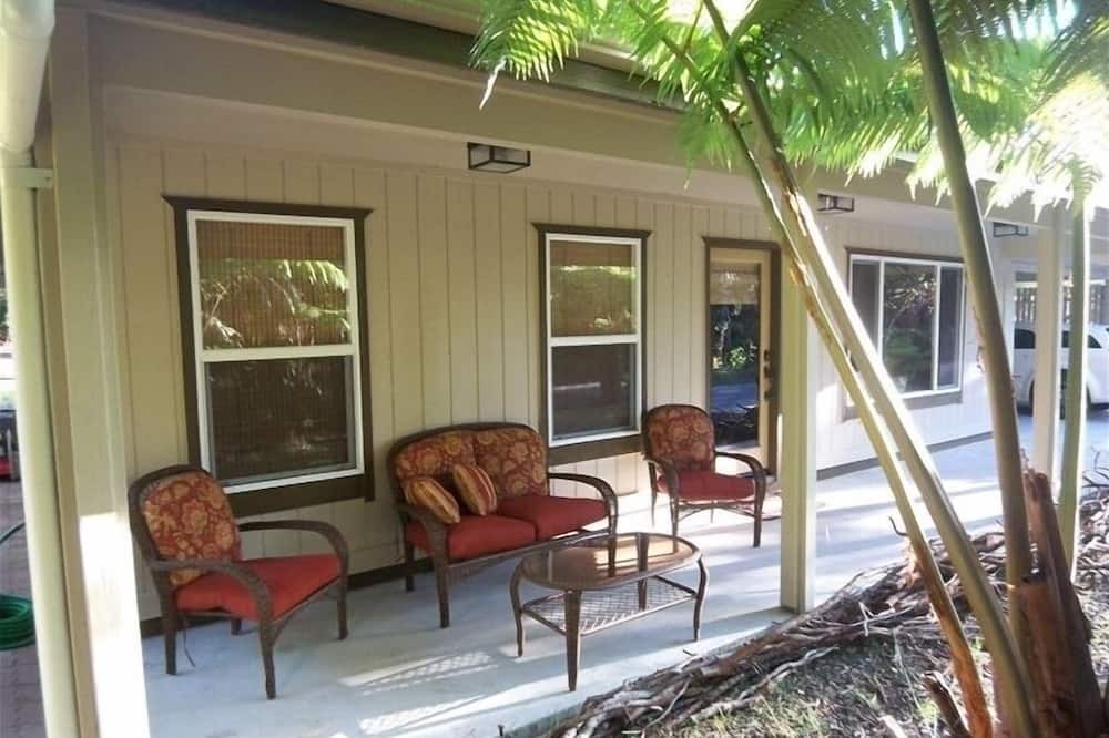 Volcano House | Cozy House near the Hawaii Volcanoes National Park & Volcano Village on 1.5 Acre