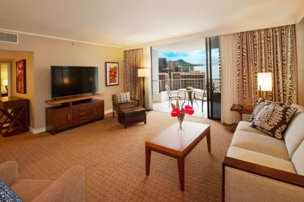 Waikiki Condo | Hilton Hawaiian Village One bedroom Suite- Fabulous beach and lagoon!