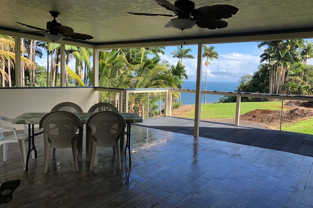 Papaikou House | Unique Home with Beautiful Ocean View